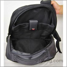 爱自由双肩电脑背包 性价比高的旅行伴侣